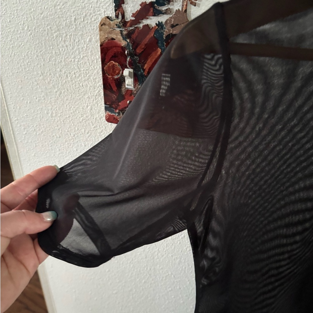 Women's Potters pot Black Sheer Top no size tag but like medium or small - Picture 4 of 7